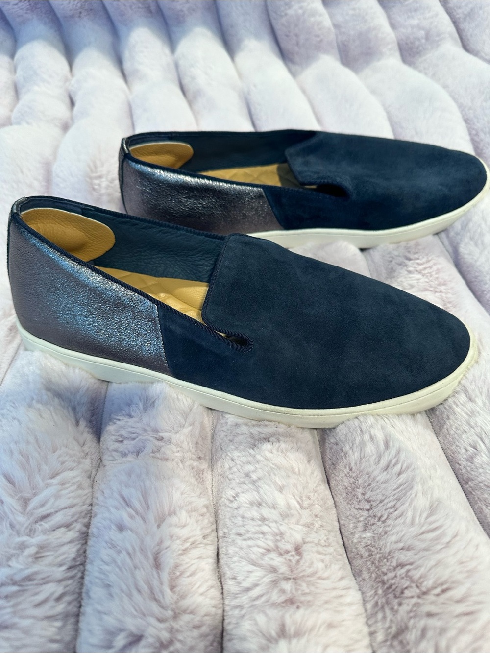 9.5 Birdies women’s SWIFT Navy suede & silver Slip-On sneakers Loafers